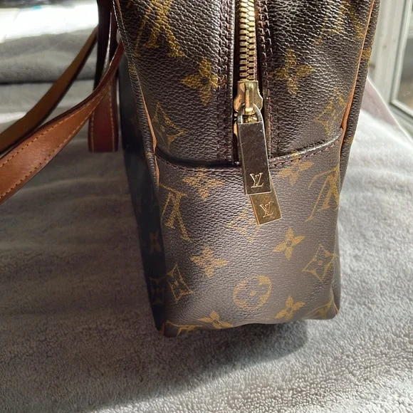 Authentic Louis Vuitton Shoulder Bag - Vintage July 2002, USA made - Picture 5 of 16